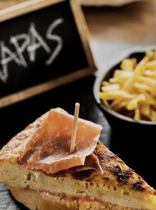 Tapas y raciones servidas en La Esquinita Vigo, Café-Bistró en Vigo - El mejor afterwork de la ciudad.